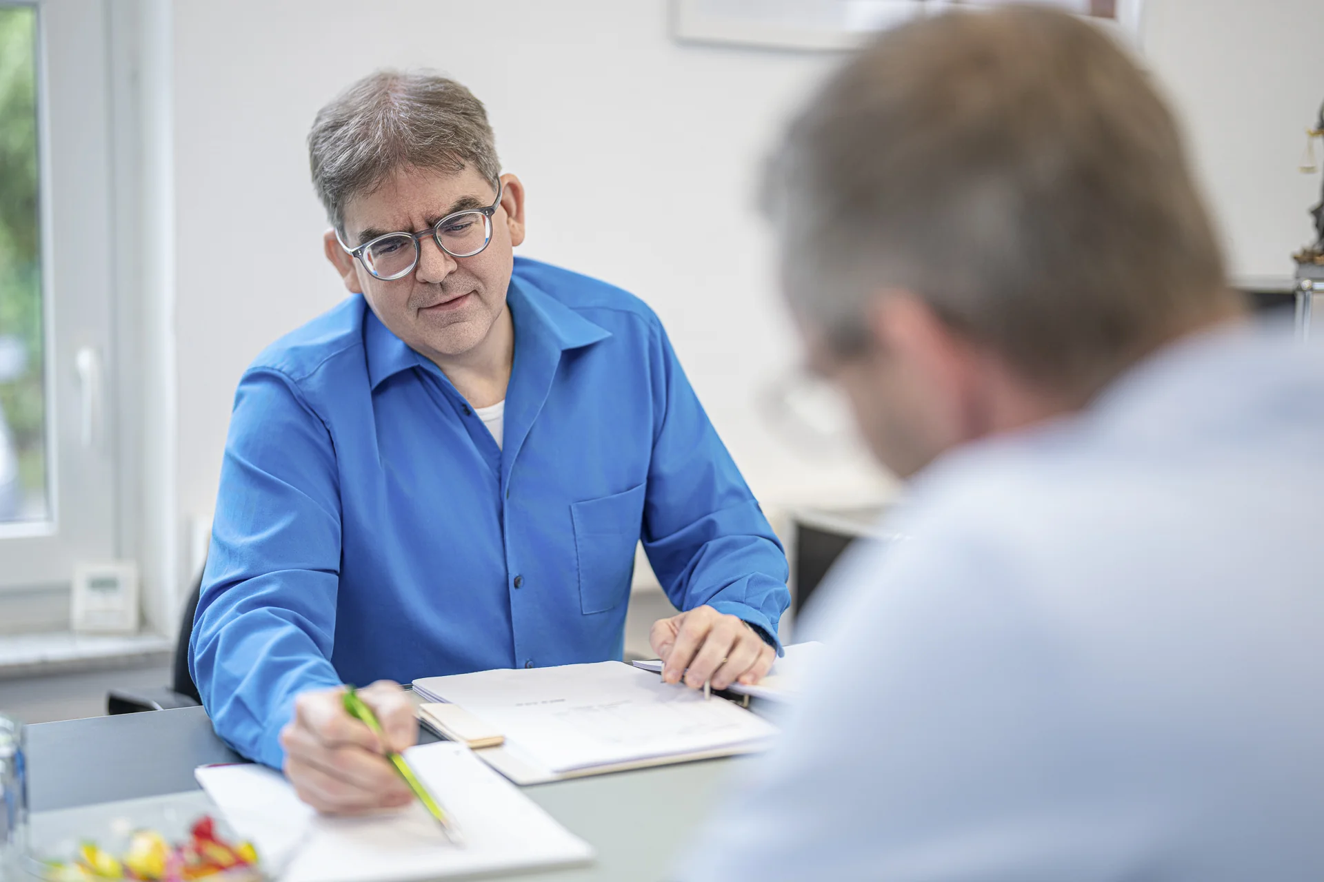 Daniel Wolko im Beratungsgespräch